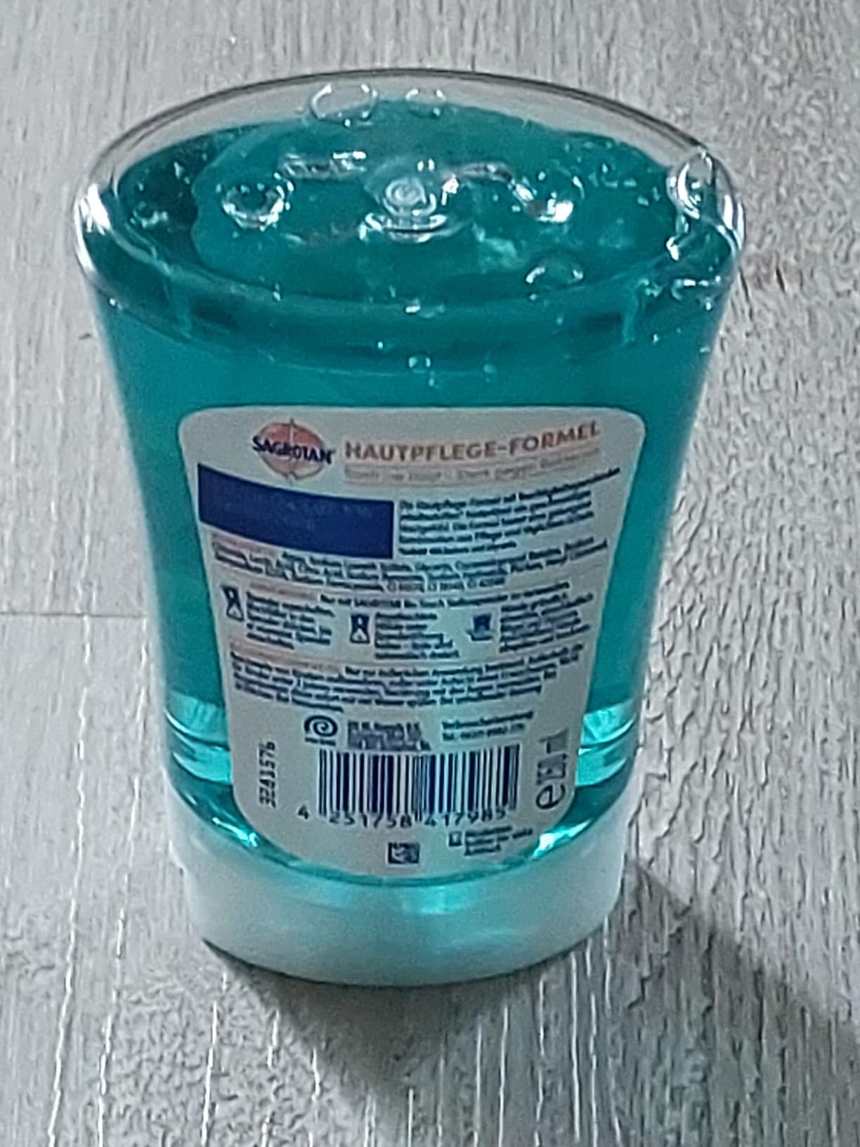 Spart Geld und Plastik