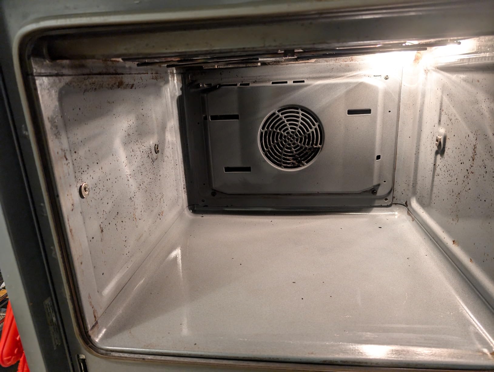 Backofen sieht wieder aus wie neu